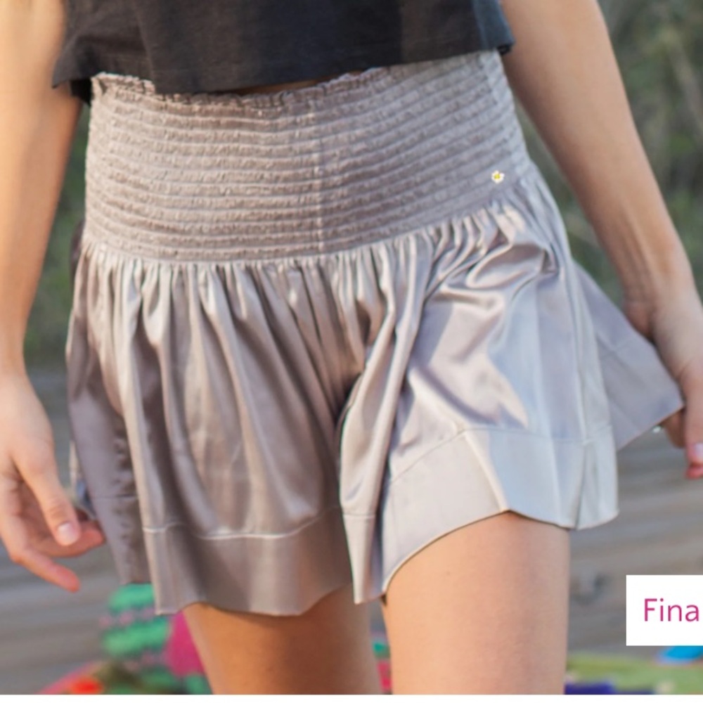 Natural Life Daisy Short - Silver